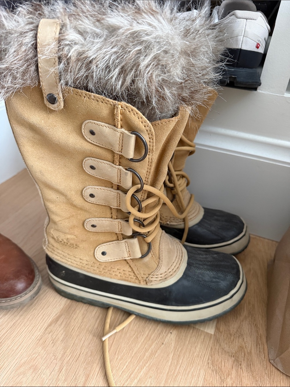 Sorel Tan and Black Women's Winter Lace-Up Waterproof Boots with Faux Fur Cuff